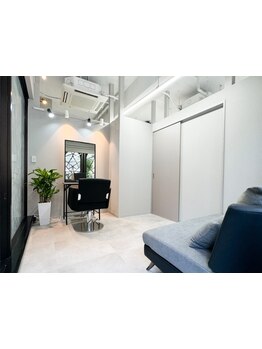 "柏に数少ない個室ありのサロン”人目気にせず様々なシーンで、プライベート空間をお過ごしいただけます。