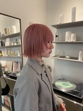 オンヌ(onnu) ハイトーンボブ顔周りにレイヤー