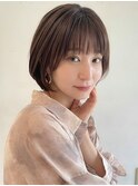 ひし形ショートボブ大人かわいいココアブラウン前下がりショート