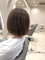 ヨンド(yond)&nbsp;切りっぱなしボブオリーブベージュ顔まわり前髪群馬太田