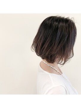 デフィー(DEFY) グレージュのグラデーションボブスタイル