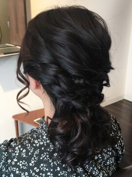 ヘアアンドメイク フルール(FleuR) ローポニー風ハーフアップ