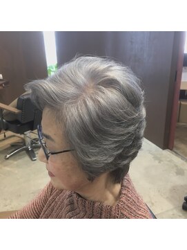 リップス ヘアー(Lips hair) グレーヘアもAddicthy透明感カラーで♪