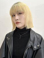 サクラ オモテサンドウ(SAKURA) 切りっぱなしボブ×ハイトーン×ぱっつん前髪