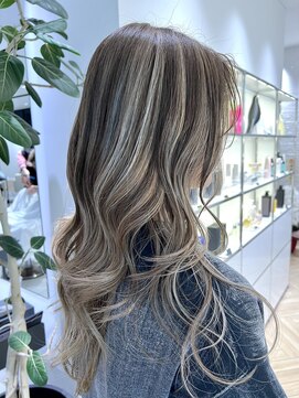 ステア ケース(stair case) 育てて作るハイライトグラデーション 明るい白髪染め 40代50代