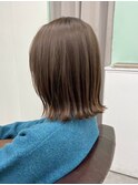 切りっぱなしボブ/透け感ベージュ/外はね