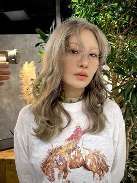 イコ(.ico) ブラウンデザイン　20代30代　レイヤーカット　ウルフカット