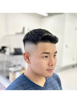 ラフカッターズ 立川店別館 フェザーアップ【立川/理容室/床屋/顔剃り/シェービング】