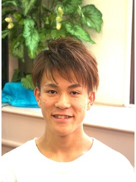 ビューティーサロンみさき ツーブロック　ナチュラルショートヘア