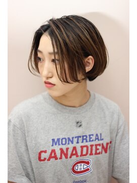リタ(Lita) ツーブロック刈り上げ　ハンサムショート　エッジショート