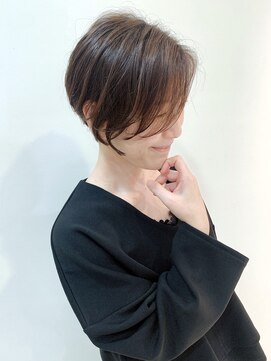 ヘアー ドレッサー パワードール(Hair Dresser) 40代、大人のシースルーショート