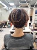 マッシュショート　くせ毛カット　ハイライトカラー