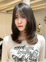 【顔周りレイヤーで印象チェンジ♪韓国風レイヤースタイル】柔らかな動きと小顔見せ◎