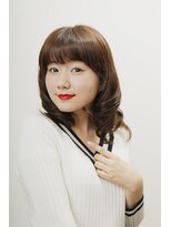 レキシントン(Lexington) 厚めバングのミディアムカールヘアー☆☆