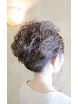 スタジオ 渋谷 原宿(Stujio) 波ウェーブのルーズ夜会巻き