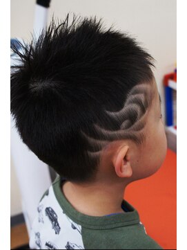 カプリヘアーデザイン(Capri Hair design) ポイントトライバル♪キッズバリアート