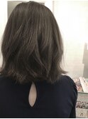 チャコールグレー
