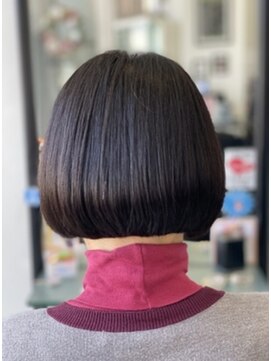 アヴソリューク(Absoluk) タートルネック×スッキリボブ☆