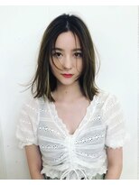 マグノリア オモテサンドウ(MAGNOLiA Omotesando)&nbsp;ハイライトが効いた洗練された重軽エアリーミディ