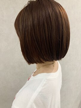 イリ(iri) 〈お客様スタイル〉オレンジ/ブリーチ無し/切りっぱなしボブ