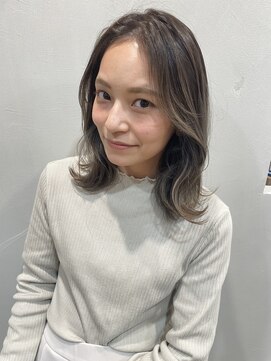 ヴィンス(vince) 透明感グレージュ/グラデーション/くびれヘア