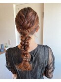 ロングヘアの編みおろしアレンジ