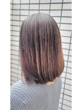 キザシ(KIZASI) 白髪を活かす地毛残しハイライトで白髪ぼかし