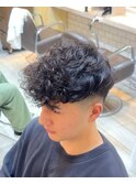 スペインカール　フェード　海外風　メンズパーマ　