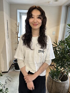 ユヌ(Une) kotaro クリクリパーマとレイヤー