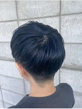 ココロヘアーリリク(Cocolo hair LILIC) ネイビーブルー/刈り上げショート