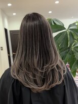 ゼウス(Zeus.)&nbsp;海外ヘアーハッシュカットレイヤーカット