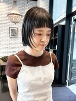 エン(YENN)&nbsp;オン眉×ぱつっとボブ
