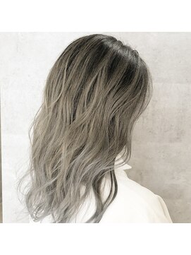 オリ(‘Oli) パールグレー　バレイヤージュ