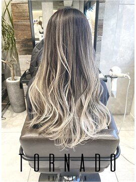 トルネード(TORNADO) 外国人風ハイライトバレイヤージュシャドウルーツ ホワイト T27