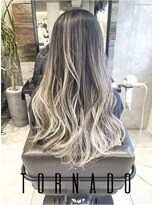 トルネード(TORNADO) 外国人風ハイライトバレイヤージュシャドウルーツ ホワイト T27