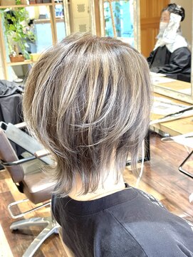 グッドネイバーズ 流山おおたかの森店(GOOD NEIGHBORS) ナチュラルウルフヘアで作る、デザインカラー
