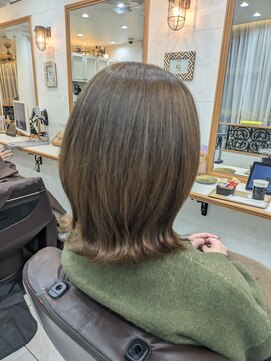 ラフューネ ヨコハマ(Raffune Yokohama) クビレ外ハネボブ、切りっぱなしボブ