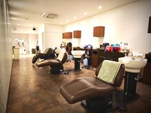 フラッシュ 高蔵寺店の雰囲気（フラットになる腰がラクなシャンプー台♪）
