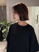 ミュー(miμ)&nbsp;ナチュラルなプレイングカラー・ぱつっとボブ