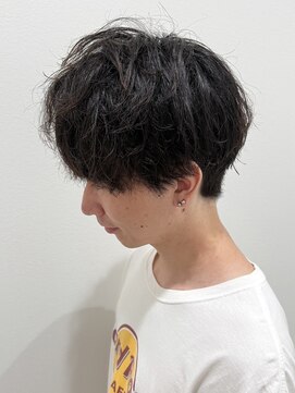 ヒュイル バイ ニアウ(Hwyl by Niau) メンズマッシュパーマツイストパーマスパイラルパーマ刈り上げ