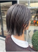 ミニボブ　ハイライト　グレージュ　切りっぱなしボブ
