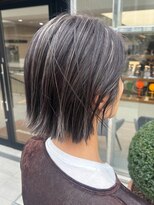 ピークアブー ワン(PEEK-A-BOO ONE)&nbsp;ミニボブ　ハイライト　グレージュ　切りっぱなしボブ