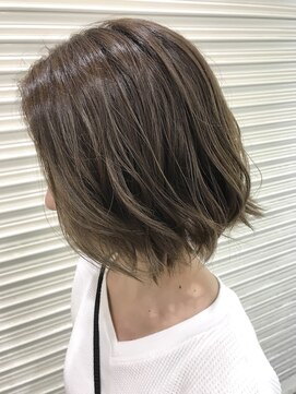 アールサロンサカエ(Rr SALON SAKAE) 【BOTANIUM滝島】外国人風whitey ash×ランダムハイライト