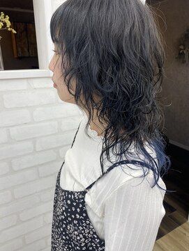 ホワイト(WHITE HAIR@NICOLA) ミディアムウルフ