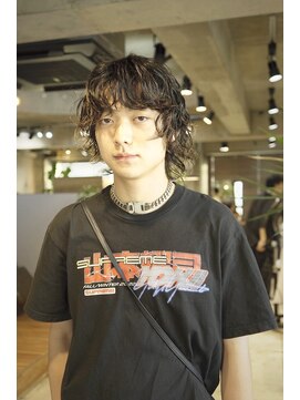 キュー(Cue_) グランジウルフの外国人風ニュアンスカーリーパーマ　2 【影山】