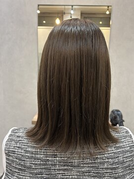 ロミバイリー(Romi by Lyee) 透け感カラー 外ハネボブ