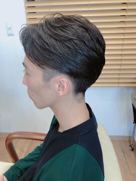 トム ヘアー(Tom hair) 2ブロックリバーススタイル