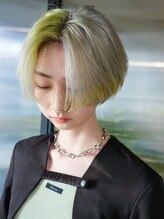 シオン(shion) 似合わせカットフェザーショートホワイトブロンド_F0569