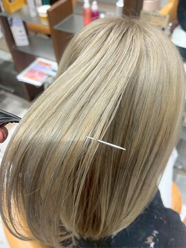 TJ天気予報 3t 日進店 ハイトーン/デザインカラー/ブリーチ/水素カラー