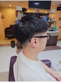 黒髪メガネ男子ショートカット